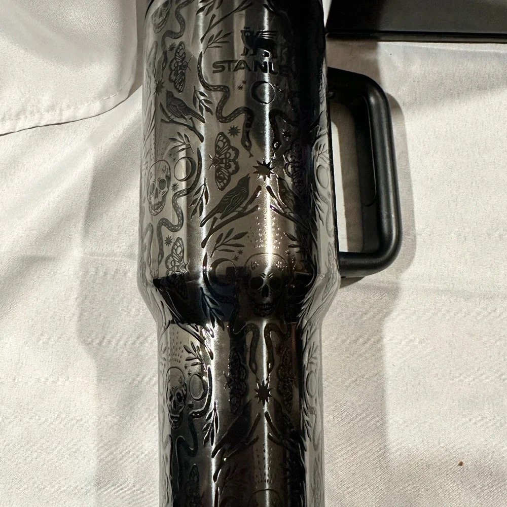 Stanley The FlowState Quencher H2.0 Tumbler limited edition Deadly Damask 40 oz - Picture 2 of 5